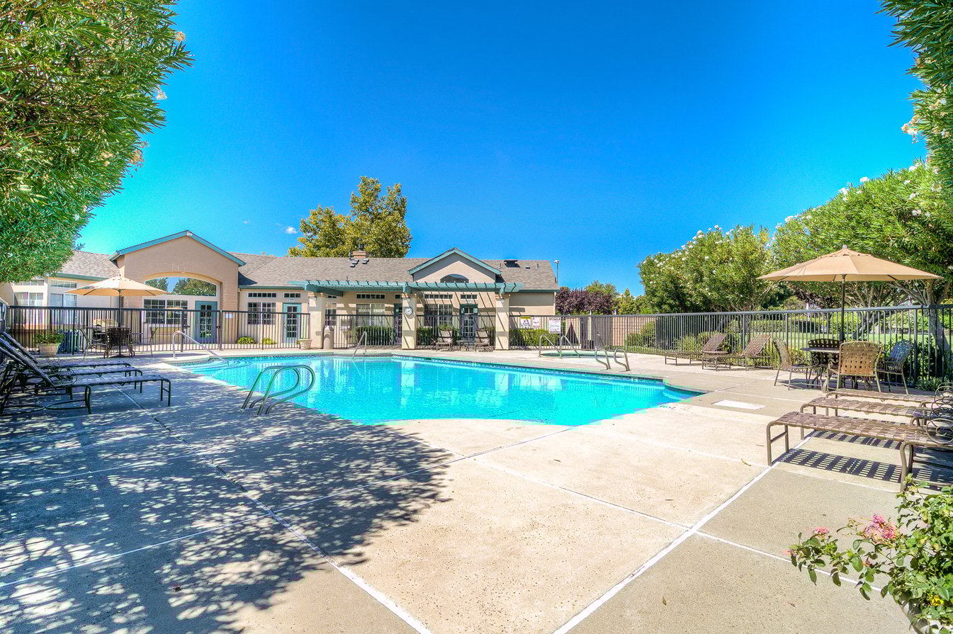 River Knolls Apartments in Redding, CA